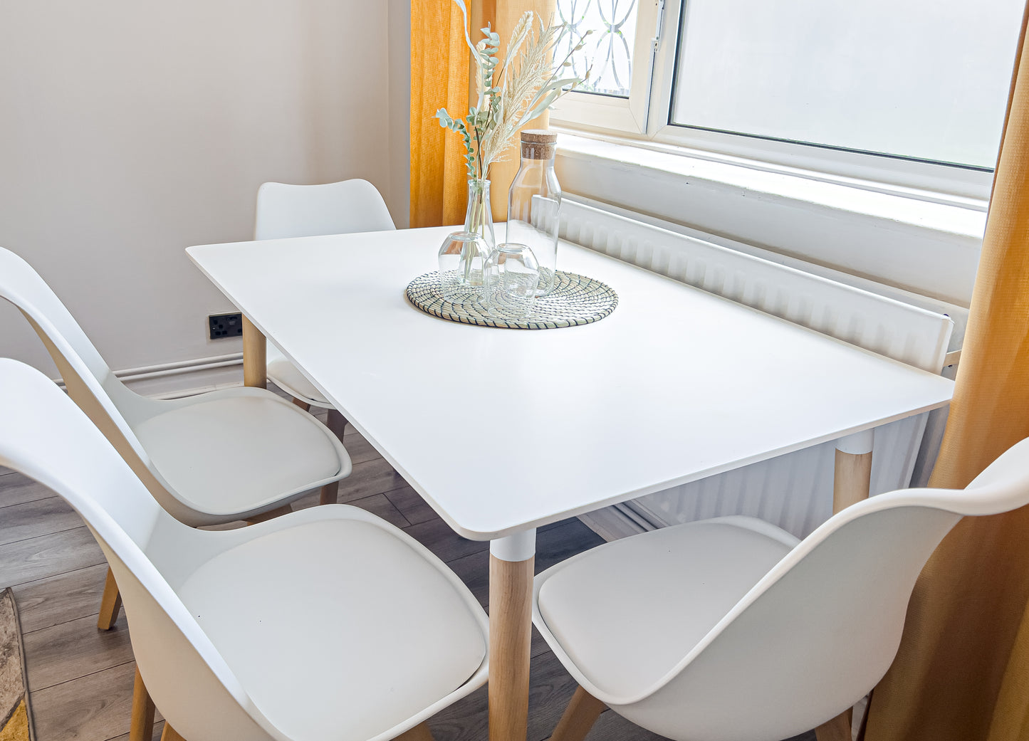 modern table stylish comfortable in a modern airbnb in london bridge borough market