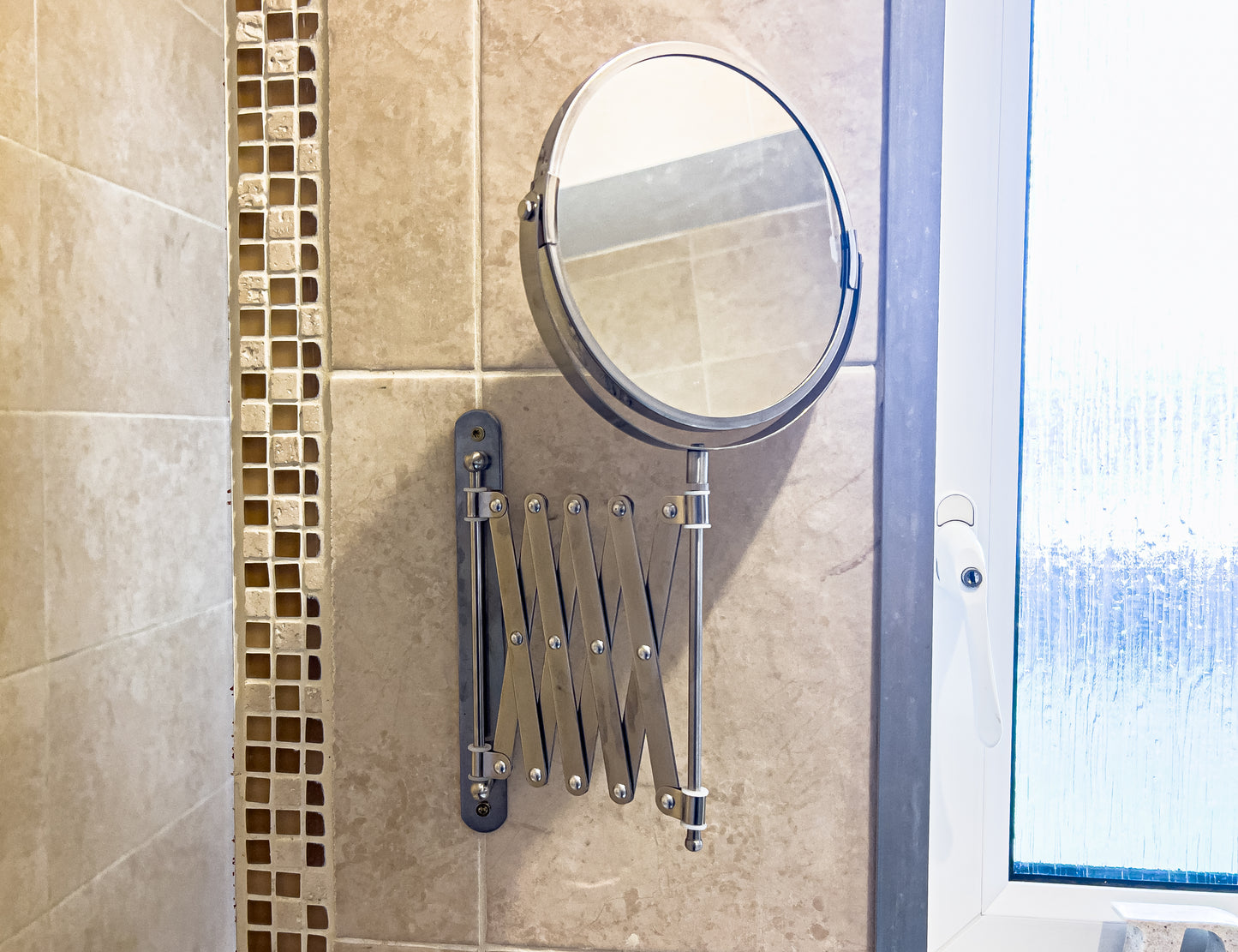 stylish mirror in a modern airbnb property in borugh market london bridge