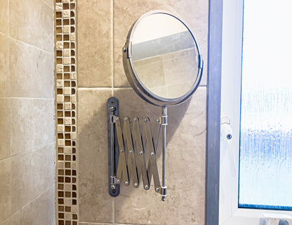 stylish mirror in a modern airbnb property in borugh market london bridge