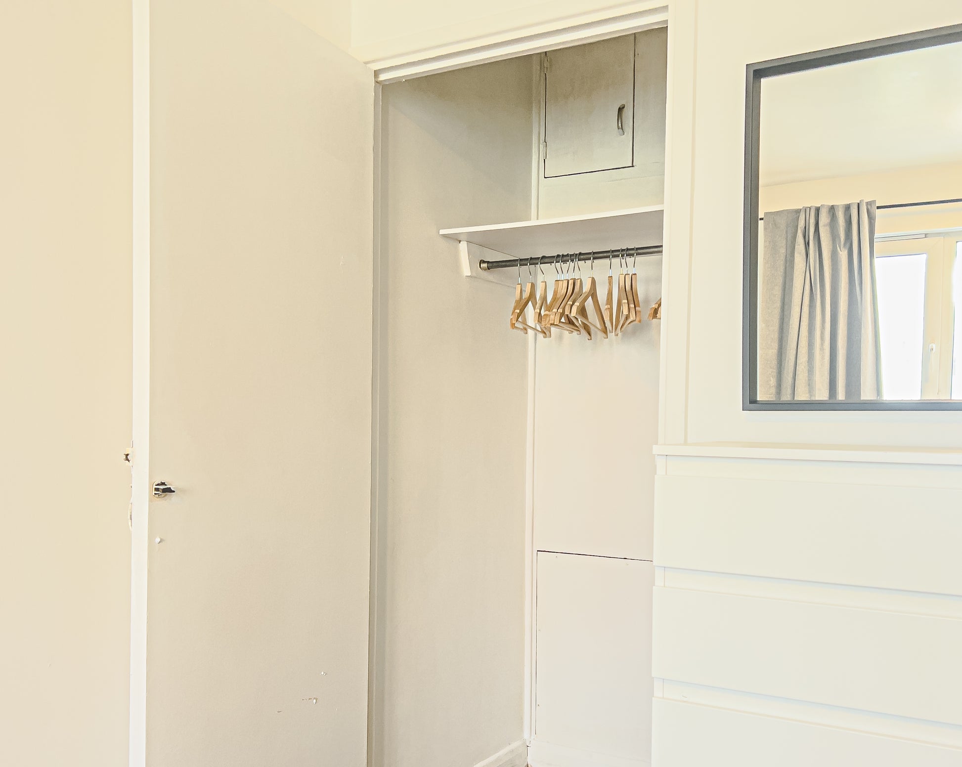 closet of an airbnb room in central london in london bridge