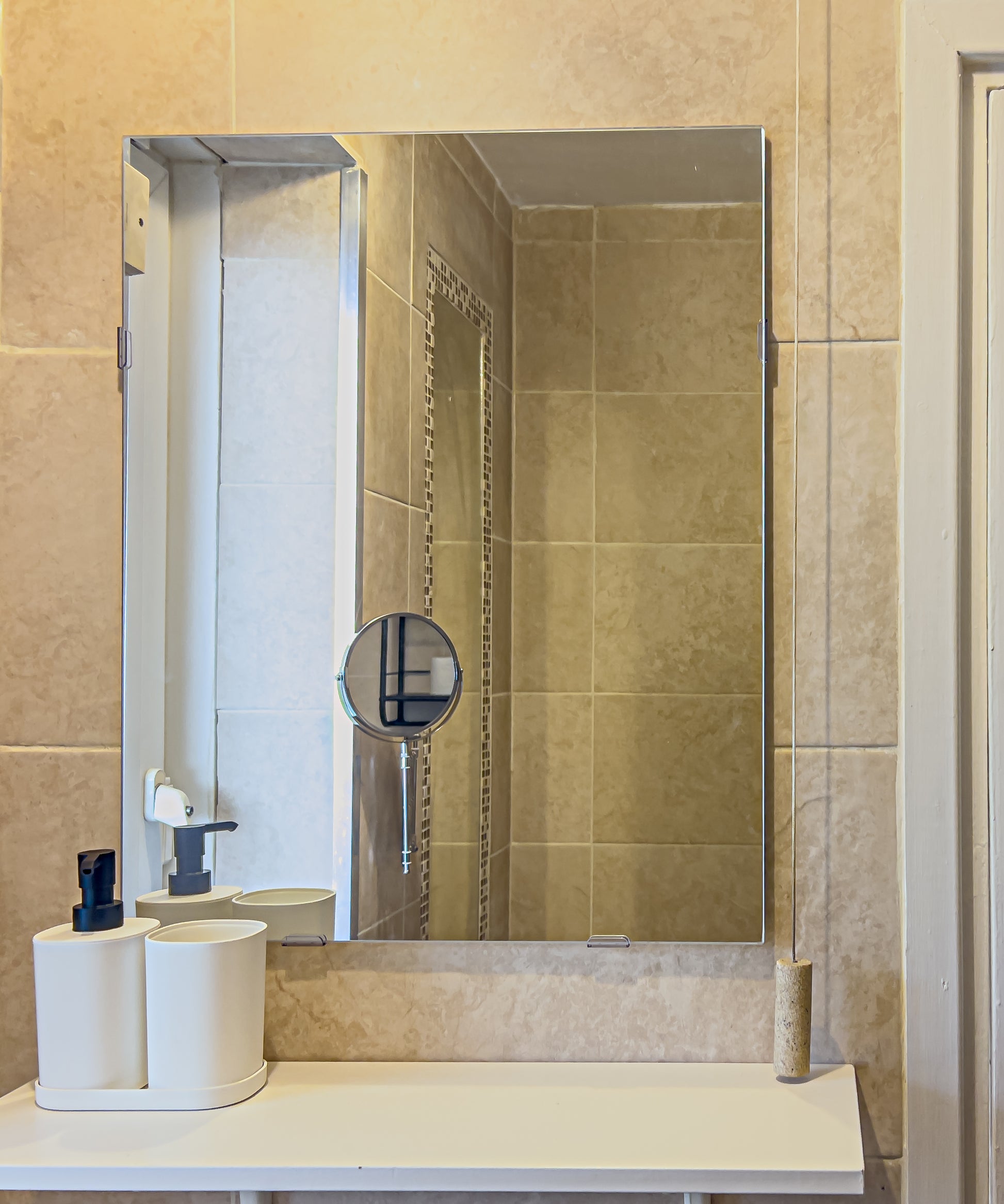 bathroom mirror in a modern airbnb property in borugh market london bridge