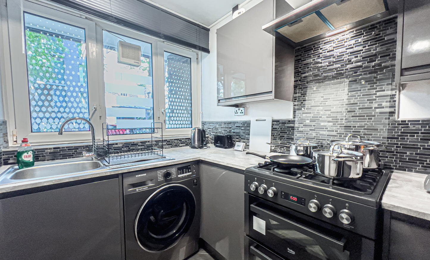 modern kitchen with all included in central london borough market london bridge airbnb